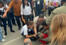 Sheinbaum interrumpe informe en SLP para auxiliar a adulta mayor que se desvaneció