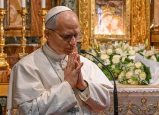 El papa León XIV reanuda sus labores desde el hospital tras exitosa cirugía pulmonar