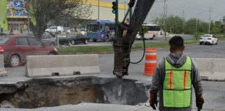 Inicia Escobedo reparación de Socavón